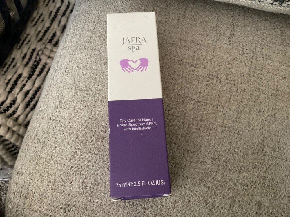 JAFRA Spa Day Care For Hands With Intellishield SPF 15. NIB