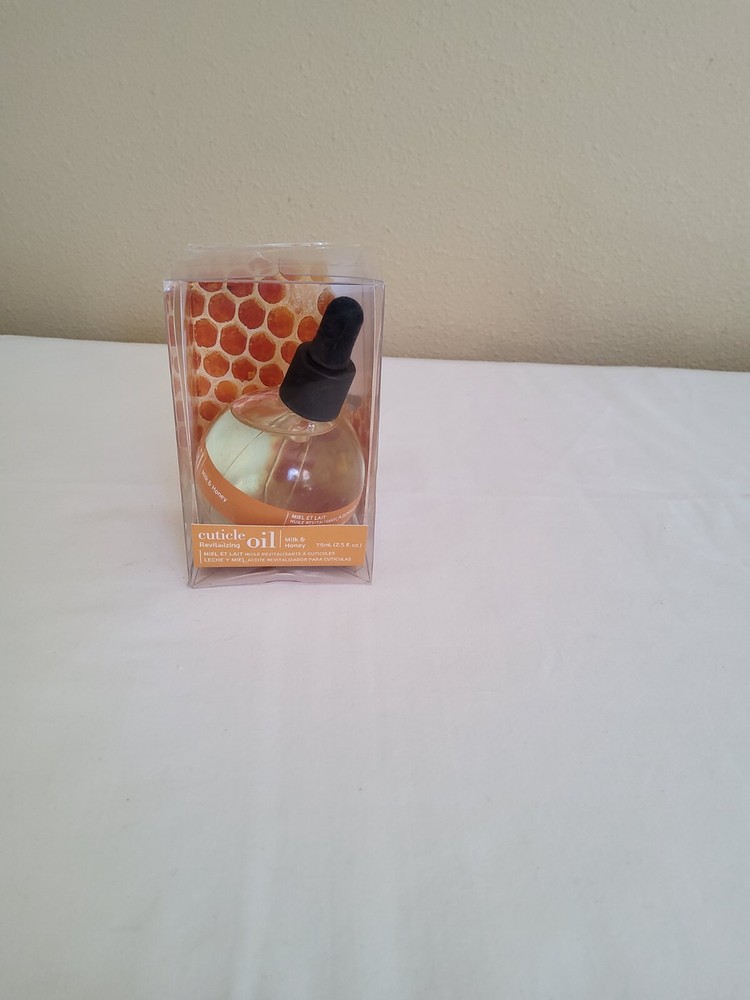 Cuccio Naturale Cuticle Revitalizing Oil Milk & Honey – 2.5 fl oz (75 ml)