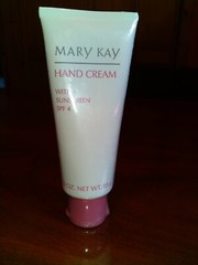 ~Mary Kay Travel Sized Hand Cream with SPF 4 NEW In plastic