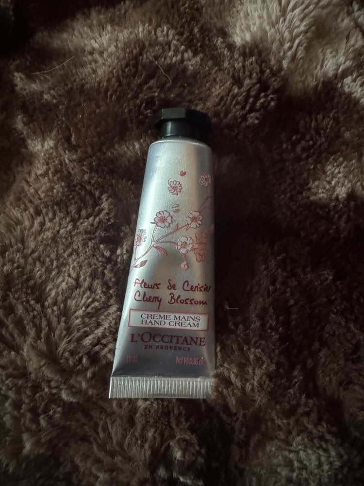 L’Occitane Cherry Blossom Hand Cream 0.3 oz 10 mL TRAVEL PURSE SIZE MINI NEW