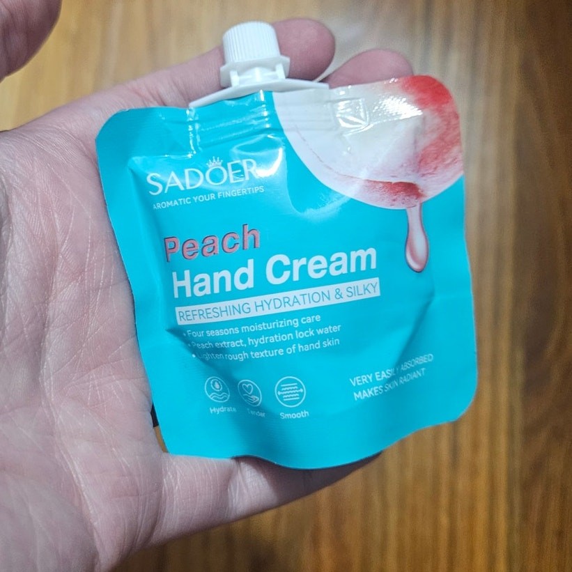 Sadoer Peach Hand Cream ~ Refreshing ~ Hydrating ~ Silky ~ 30G