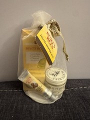 Burt’s Bees Hand Repair Kit Hand Cream Cotton Gloves Cuticle Creme New Gift C12