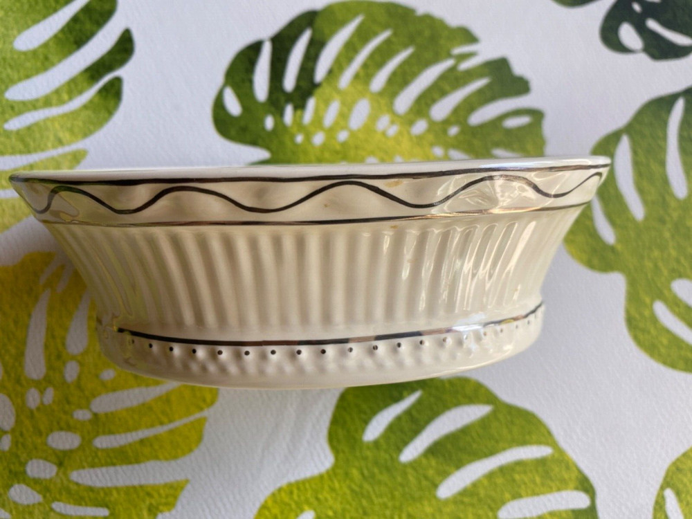 Crabtree Evelyn Ceramic Soap Dish. NWT