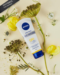 NIVEA Rejuvenating Hand Cream Anti-Age Care Q10 100 ml 3.38 Fl Oz (Pack of 1)