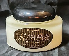 One Minute Manicure – Moisturizing Salt Scrub – 13 oz Rare Classic Mint Upsta9
