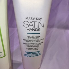 2-Mary Kay Satin Hands 1- Protecting Softener & 1- Nourishing Shea Cream.