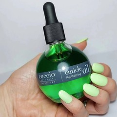 Cuccio Naturale Luxury Spa Revitalizing Cuticle Oil – Melon & Kiwi 2.5 Oz