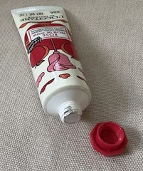 L’Occitane En Provence Rose Peche de Vigne Hand & Nail Cream 1.0 oz Sealed