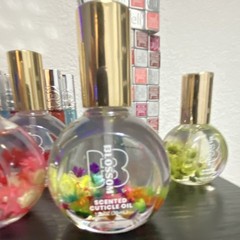 Blossom Scented Cuticle Oil Nourishing Oil, Glass Bottle with Gold Cap
