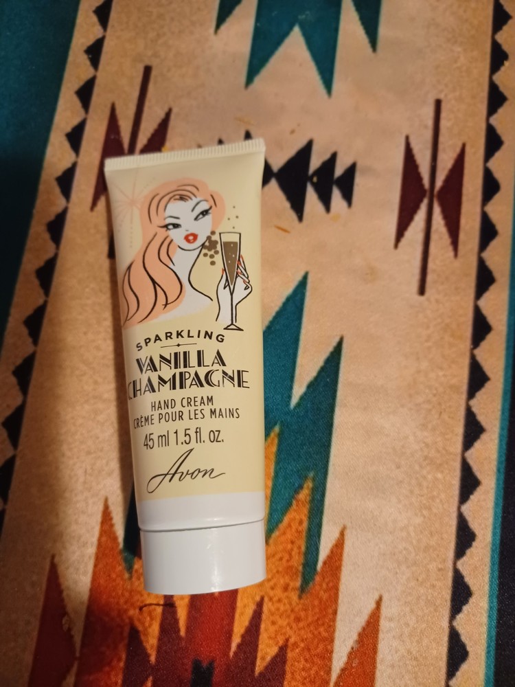sparkilng vanilla champagne handcream avon
