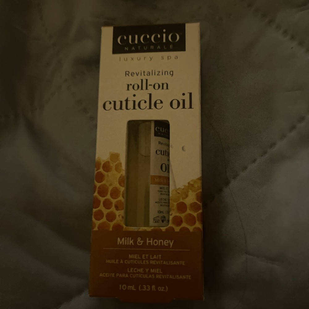 Cuccio Naturale Revitalizing Roll-On Cuticle Oil Milk & Honey 10Ml (.33fl.oz)