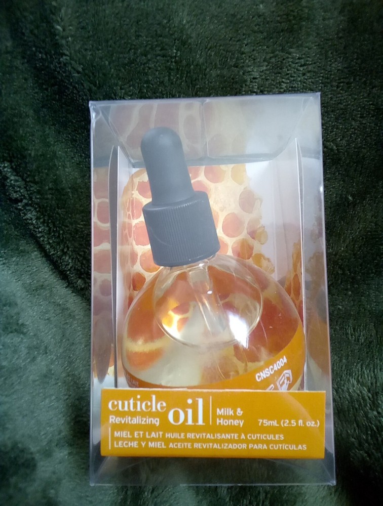 Cuccio Naturale Luxury Spa Revitalizing Cuticle Oil – Pomegranate & Fig 2.5fl.oz