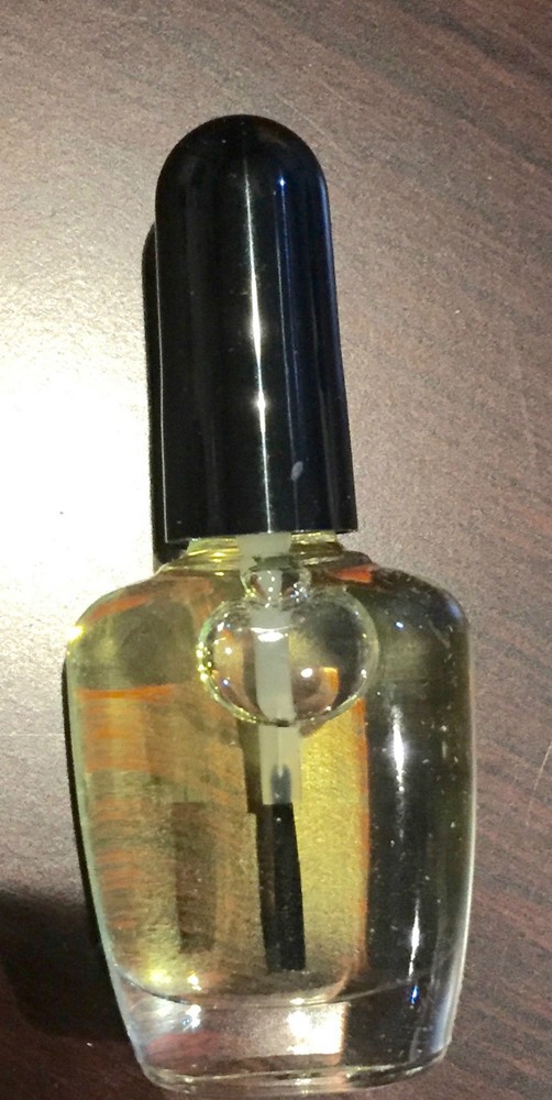 2 X BOTTLE OF 0.5 OZ CUTICLE OIL BY EARTH THERAPEUTICS NEW NO LEBAL