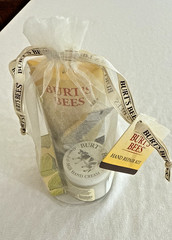 Burt’s Bees Hand Repair Kit -Hand Cream/Repair Cream /Cuticle Cream /gloves