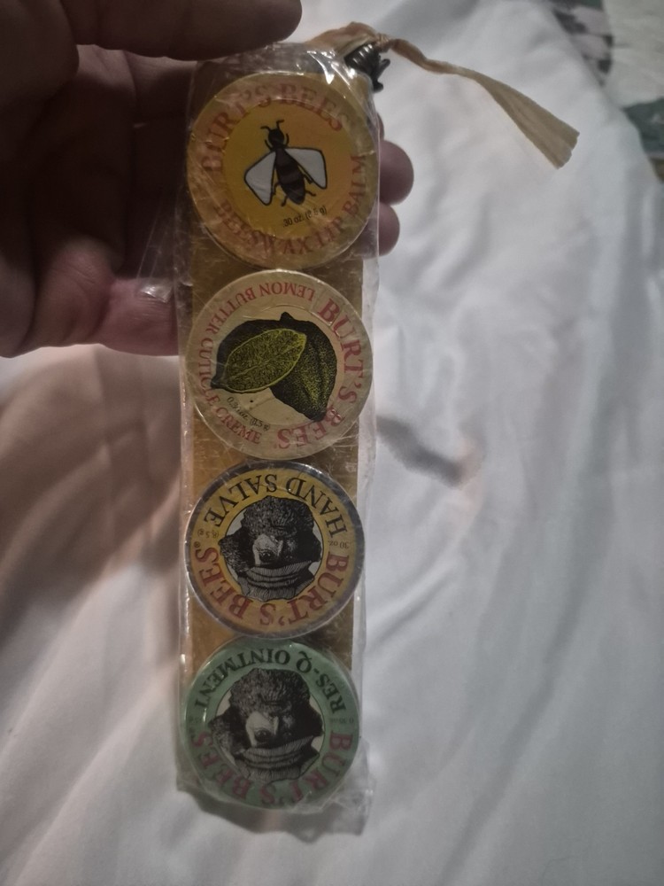 BURT’S BEES Travel Size Hand Care Kit* 2 Salves, 1 Cuticle Cream & 1 Hand Cream