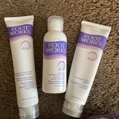 Avon NOS/Retired 4 Piece Footworks Lavender Collection-Mask/Soak/Cream/Socks