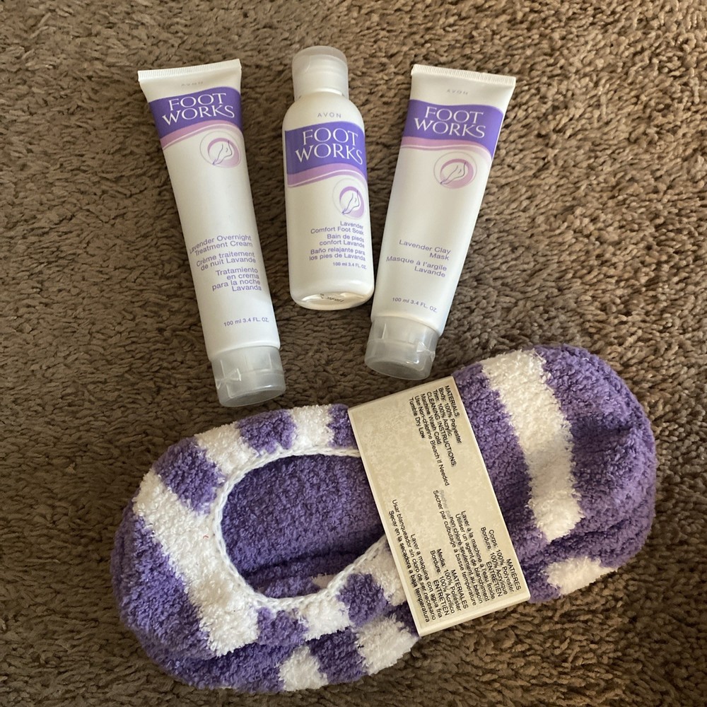 Avon NOS/Retired 4 Piece Footworks Lavender Collection-Mask/Soak/Cream/Socks